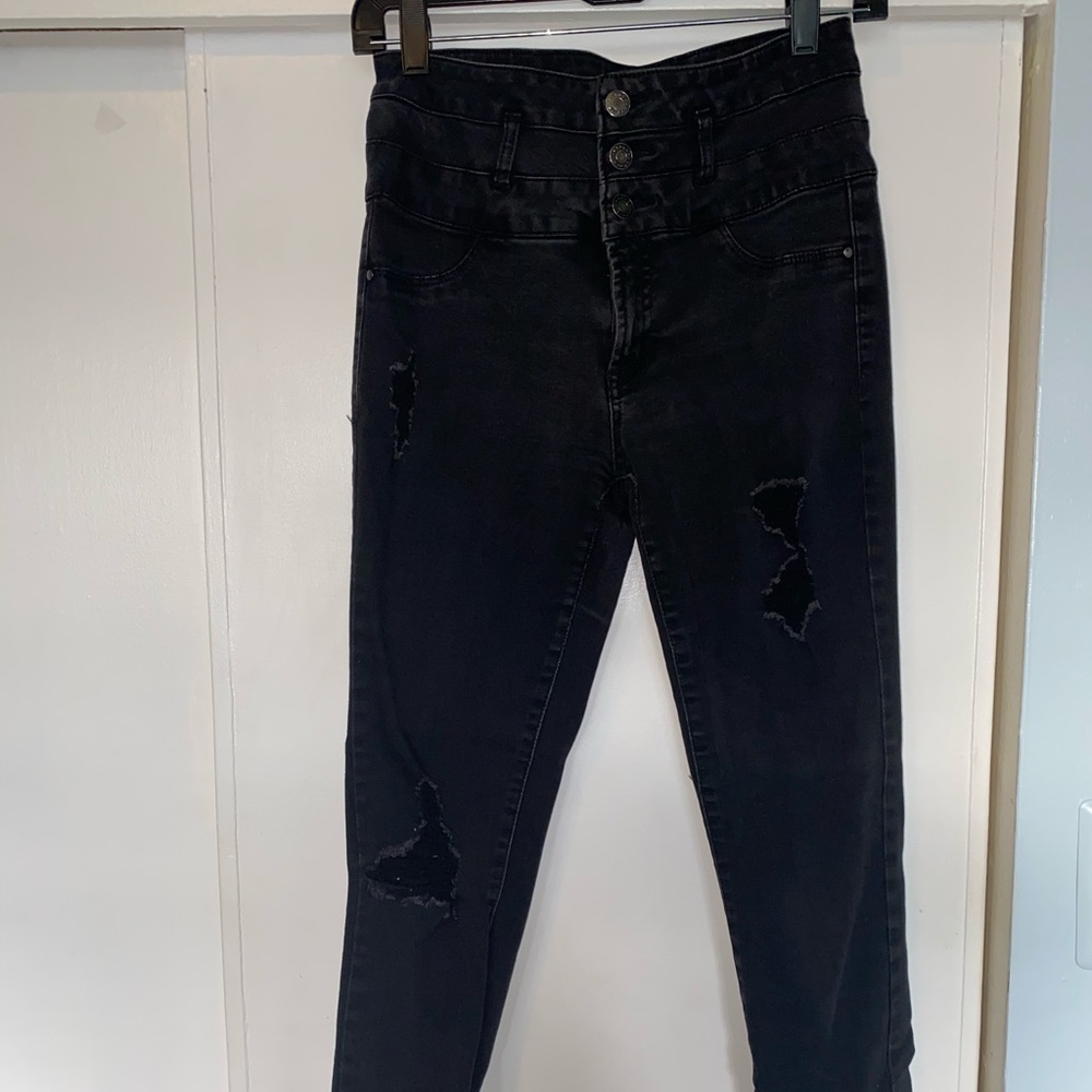 High waisted blackSkinny Jeans w/rips size 4/6